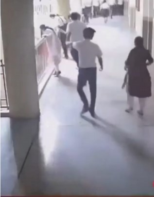 अहमदाबाद: स्कूल बिल्डिंग से 10वीं की छात्रा ने लगाई छलांग