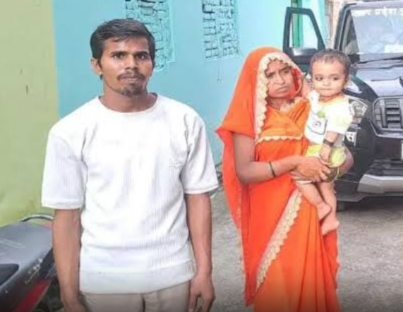 EMI नहीं भरी तो बैंकवाले उठा ले गए पत्नी — झांसी में हैरान कर देने वाली घटना