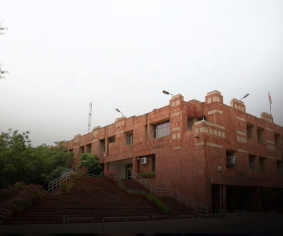 JNU हॉस्टल में खाने को लेकर बवाल! वेज-नॉनवेज अलग करने पर छात्र भड़के