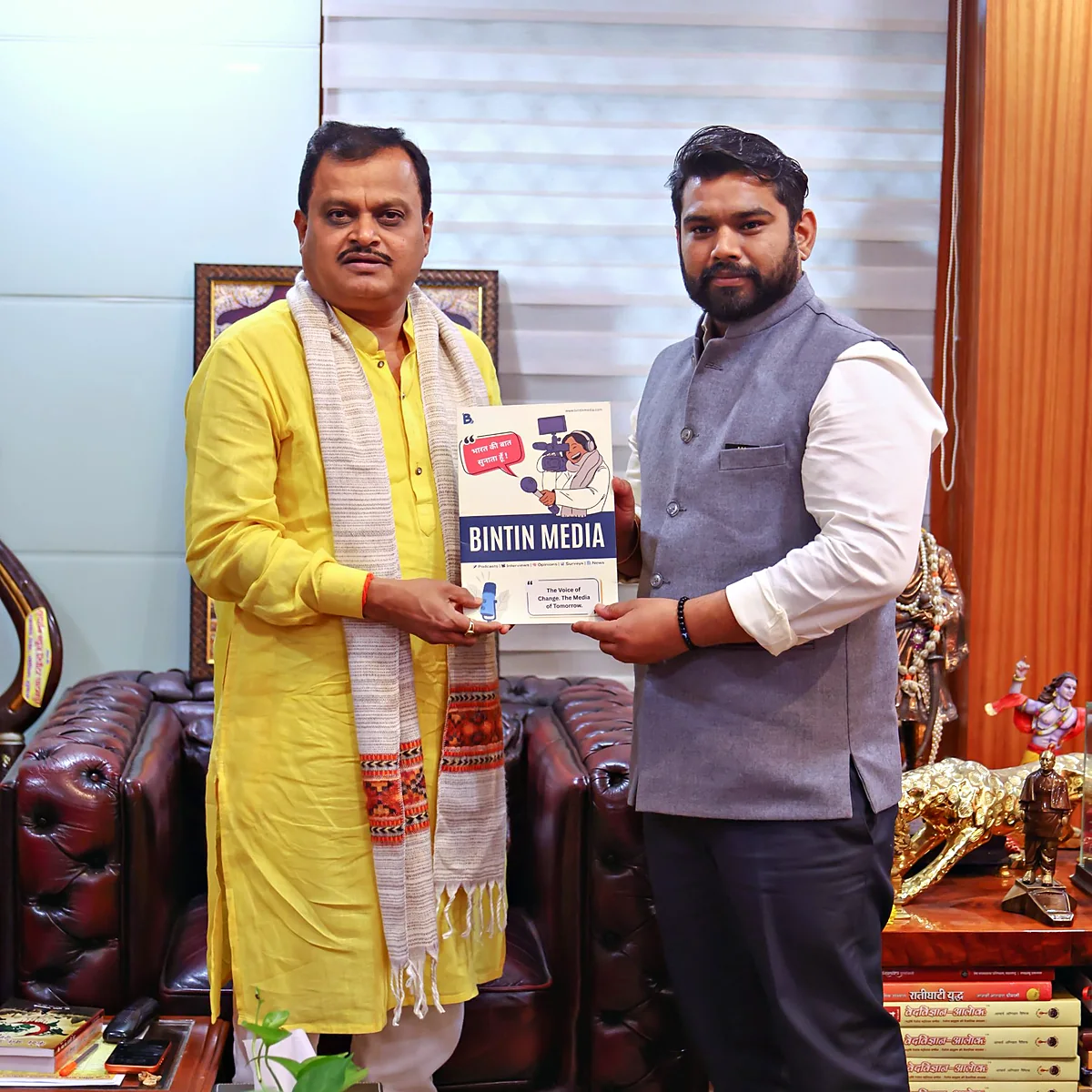 Suresh Chavhanke with Bintin Media Magazine and Nitin Vashisth